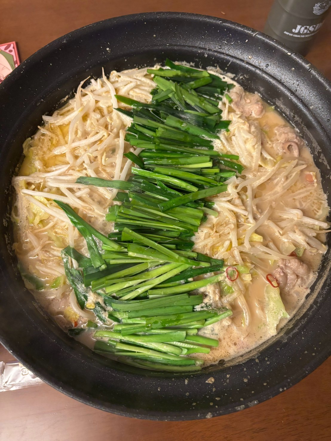みんなで草抜きを行いました🌱